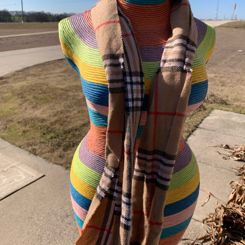 Scarf Check - Picture 2 of 3